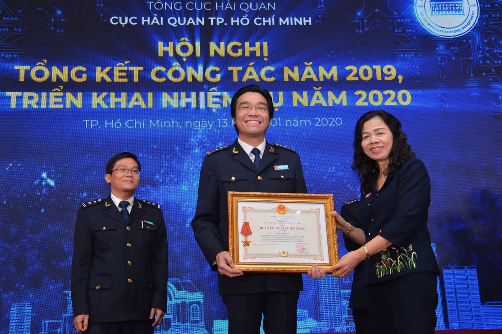 Cục Hải quan TPHCM tôn vinh 200 doanh nghiệp nộp thuế tiêu biểu năm 2019 ảnh 3
