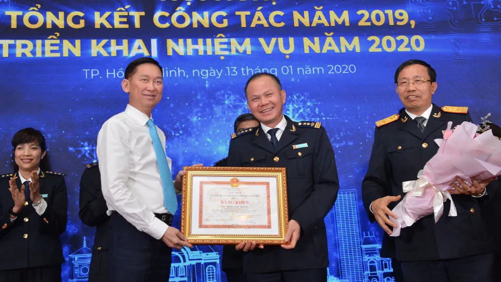 Cục Hải quan TPHCM tôn vinh 200 doanh nghiệp nộp thuế tiêu biểu năm 2019 ảnh 1