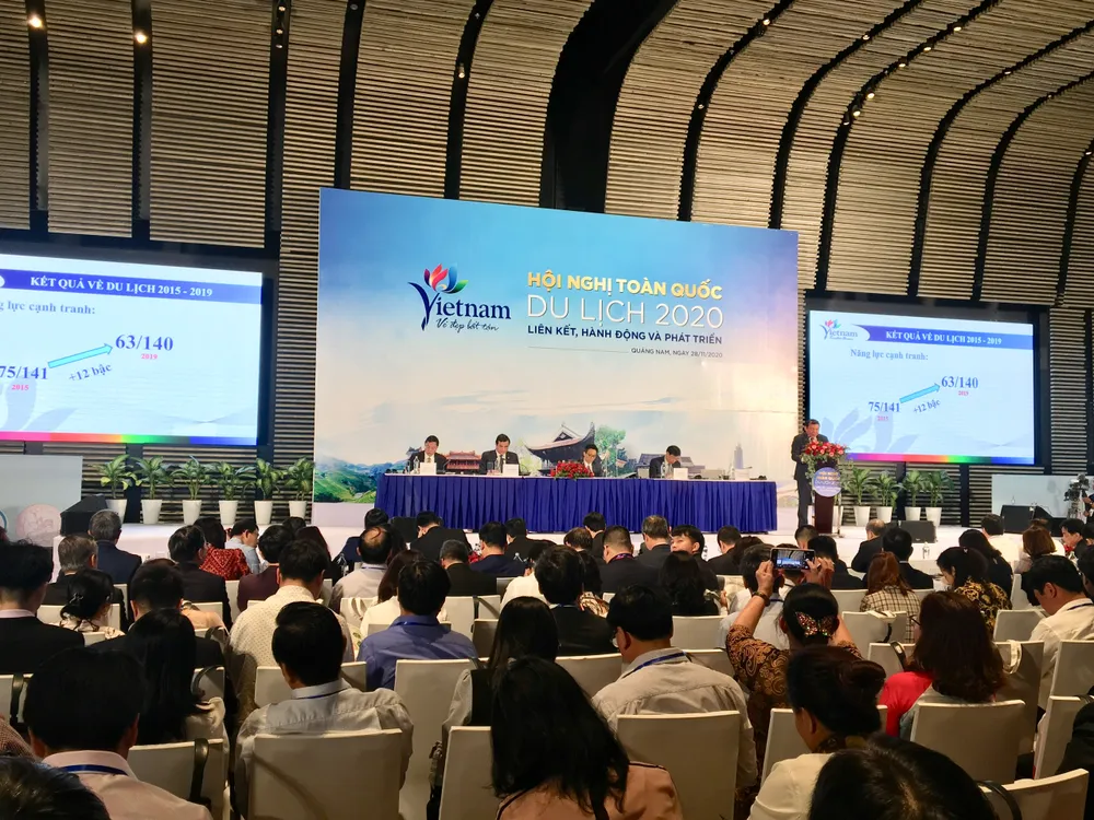 Hàng trăm doanh nghiệp bắt tay nhau tìm cách kích cầu du lịch miền Trung ảnh 1