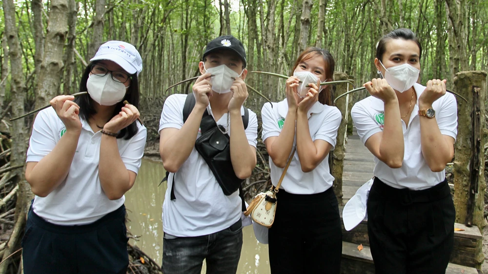 Tour du lịch Cần Giờ - Thiên nhiên tươi đẹp. Ảnh: HOÀNG HÙNG