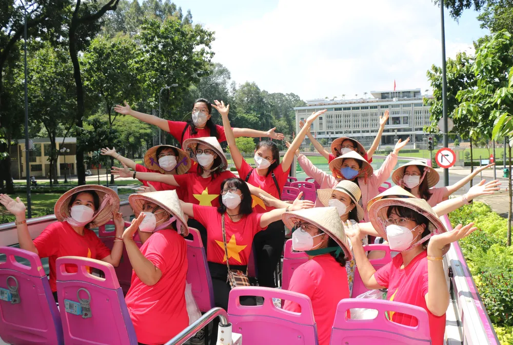 TPHCM đón những vị khách đầu tiên “xông đất” năm 2022 ảnh 3