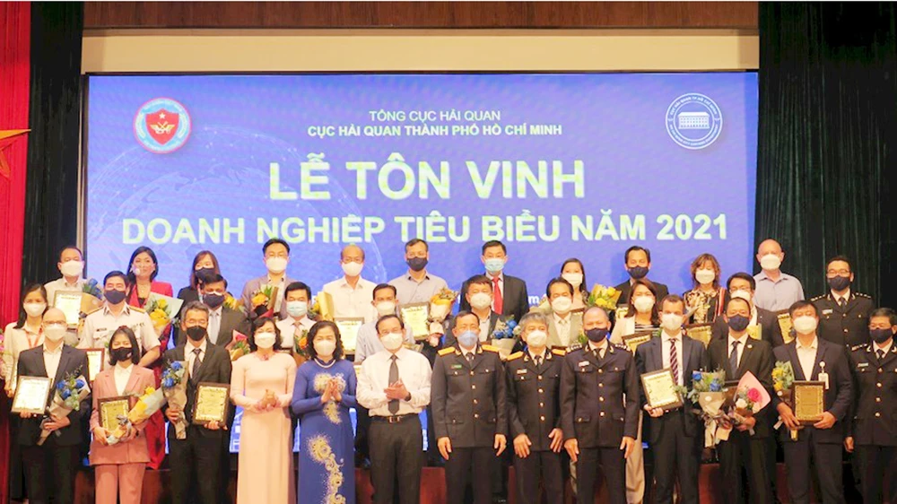 Cục Hải quan TPHCM tôn vinh doanh nghiệp tiêu biểu năm 2021