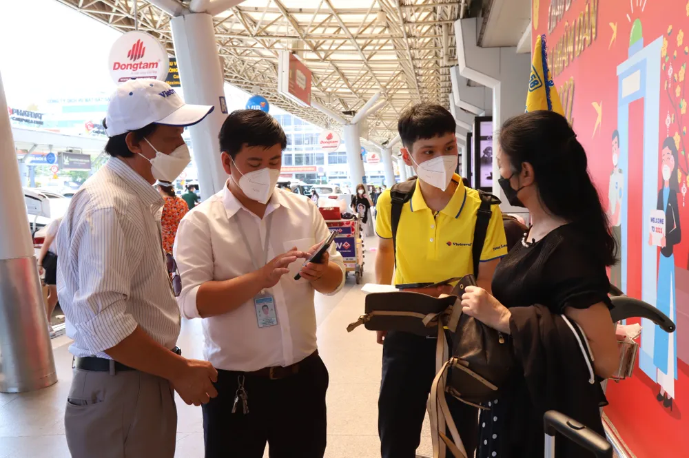 Rộn ràng các đoàn khách khởi hành đầu xuân Nhâm Dần ảnh 2