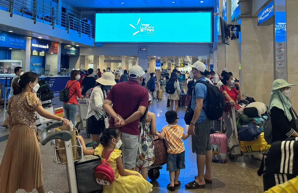Ngày 3-5, gần 60.000 lượt khách đến sân bay Tân Sơn Nhất ảnh 2