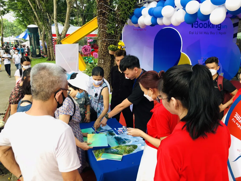 Hàng triệu lượt khách rục rịch đi chơi hè ảnh 1