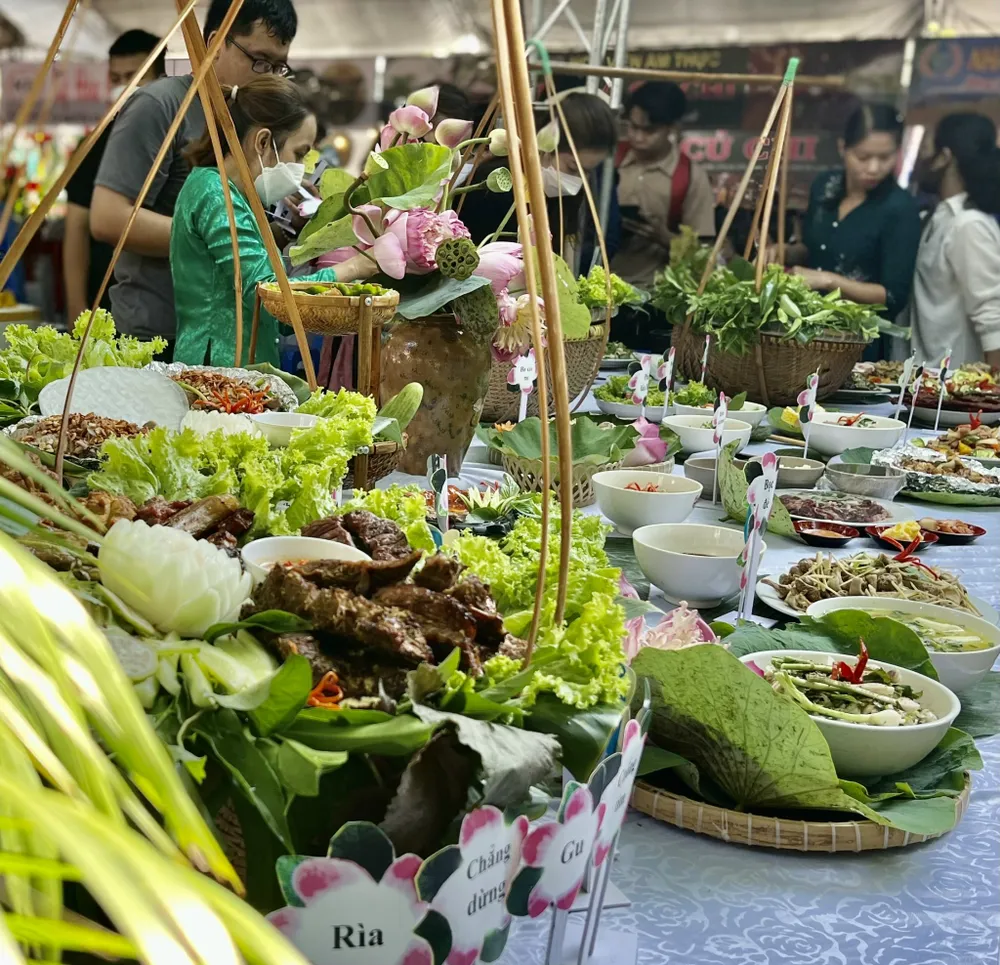 TPHCM: Khách vui chơi, du lịch tăng mạnh, sân bay thông thoáng ảnh 2