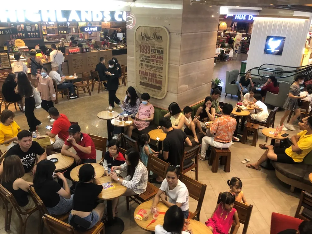 TPHCM: Khách vui chơi, du lịch tăng mạnh, sân bay thông thoáng ảnh 6