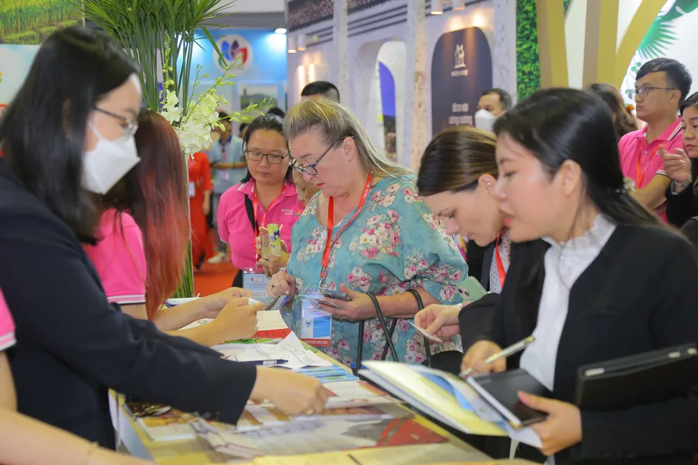 Làm sao để đón khách sang, chịu chi đến Việt Nam? ảnh 1