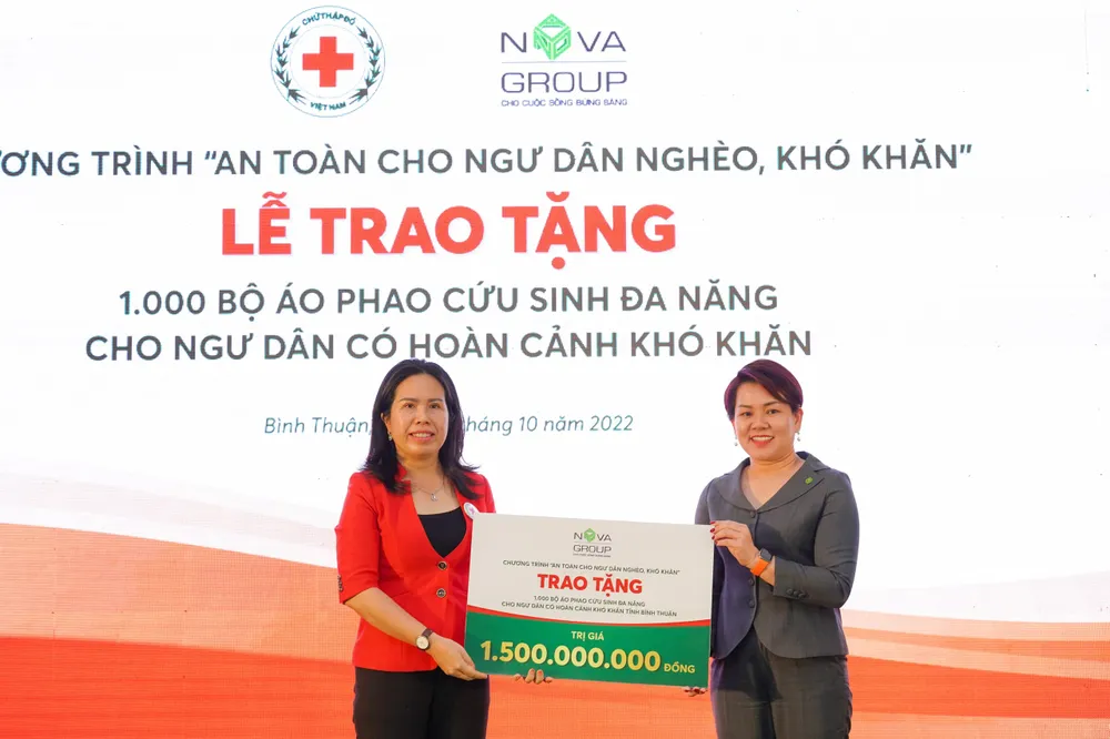 Tặng 1.000 bộ áo phao cứu sinh cho ngư dân ảnh 2 Tặng 1.000 bộ áo phao cứu sinh cho ngư dân ảnh 2