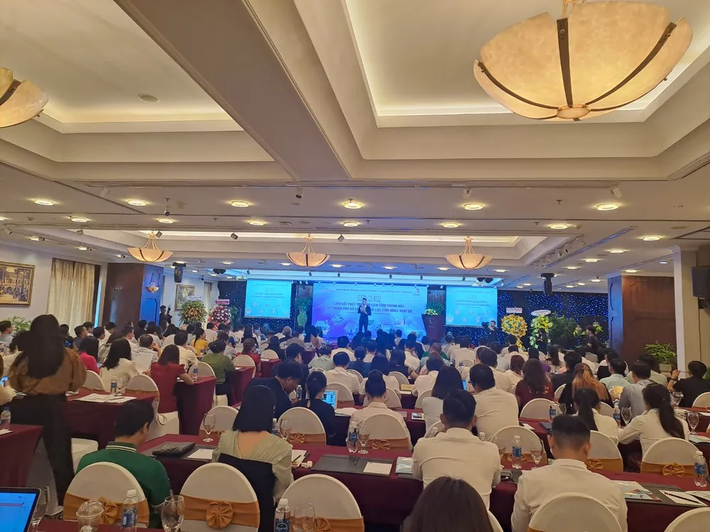 Đông đảo đại biểu dự hội nghị chiều 25-8 Đông đảo đại biểu dự hội nghị chiều 25-8