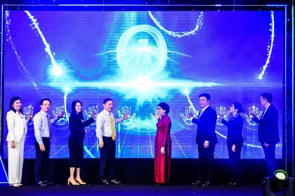 Phó Chủ tịch UBND TPHCM Dương Anh Đức cùng các đại biểu tham dự ngày hội