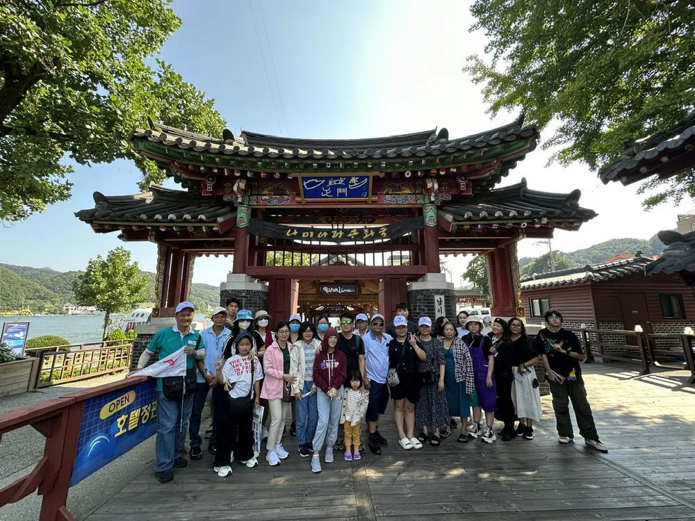 Khách Việt tham quan đảo Nami tại Hàn Quốc do Lữ hành Vietluxtour tổ chức