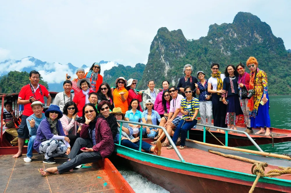 Du khách háo hức chuẩn bị ngược dòng sông Đà, đoạn từ Quỳnh Nhai - Sơn La đến Mường Lay - Điện Biên