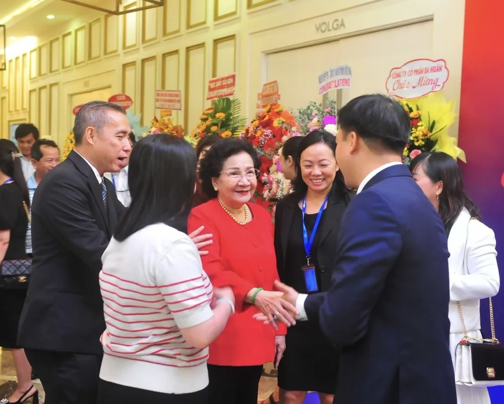 Bà Phạm Thị Huân (áo đỏ), Chủ tịch kiêm Tổng Giám đốc Công ty cổ phần Ba Huân tại Hội nghị nhà cung cấp do MM Mega Market Việt Nam tổ chức trưa 1-12, tại TPHCM Bà Phạm Thị Huân (áo đỏ), Chủ tịch kiêm Tổng Giám đốc Công ty cổ phần Ba Huân tại Hội nghị nhà cung cấp do MM Mega Market Việt Nam tổ chức trưa 1-12, tại TPHCM