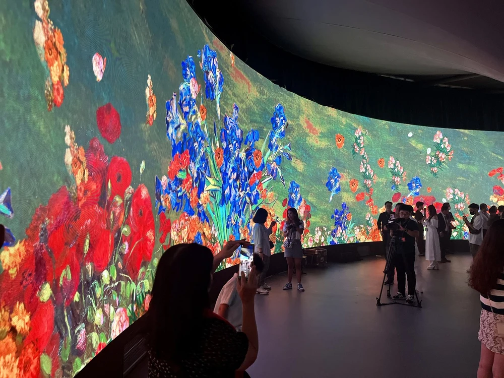 Triển lãm nghệ thuật tương tác đa giác quan Van Gogh (Art Lighting Experience) với phiên bản nâng cấp Van Gogh Immersive 720 khong-gian-7138.jpg