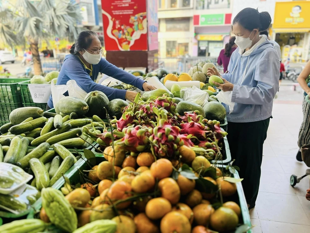 Các mặt hàng trái cây tươi bán tại siêu thị Co.opmart trên địa bàn TPHCM 