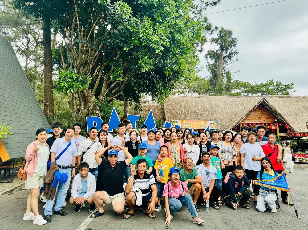 Du khách vui chơi tại Đà Lạt (Lâm Đồng) dịp nghỉ lễ 30-4 và 1-5-2025 do Lữ hành Saigontourist tổ chức Khách vui chơi ở Đà Lạt 2025.jpg