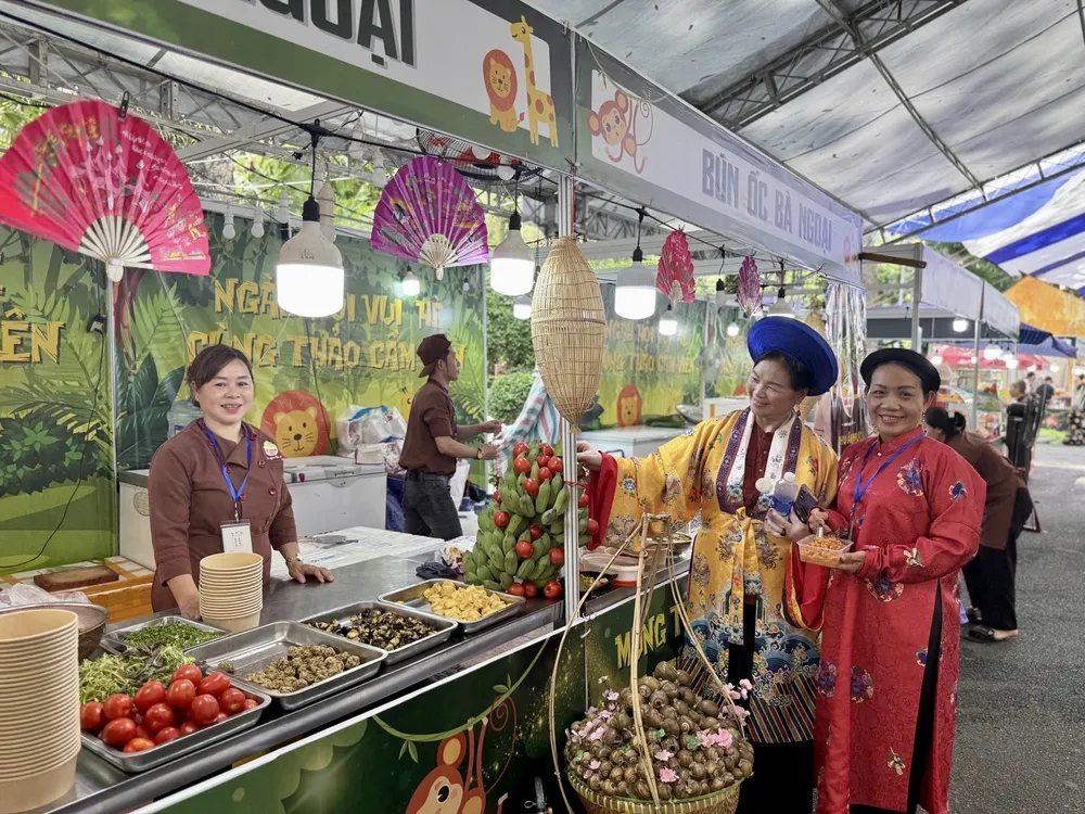Khách tham quan, trải nghiệm Lễ hội “Mừng Tết Đoan Ngọ - Vui Tết thiếu nhi” tại Thảo Cầm Viên Sài Gòn TCV SG.jpg