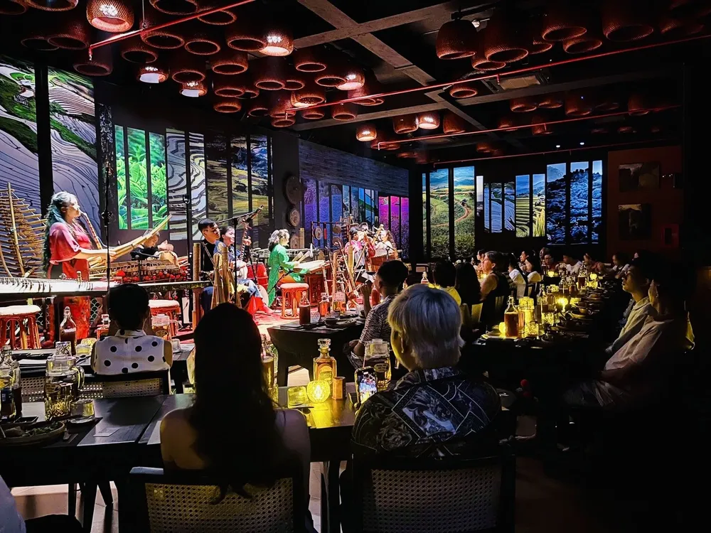 Các nghệ sĩ biểu diễn tại Chào Show Chao Show. NS.jpg