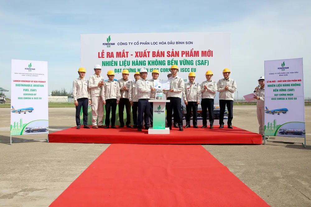 Lễ xuất bán sản phẩm nhiên liệu hàng không bền vững của Công ty cổ phần Lọc Hóa dầu Bình Sơn SAF. Petrovietnam.jpg