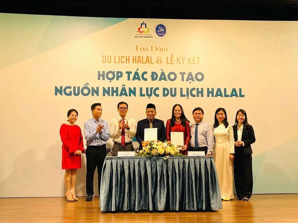Trường Cao đẳng Du lịch Sài Gòn ký kết hợp tác với Halal Việt Nam Ký kết hợp tác.jpg
