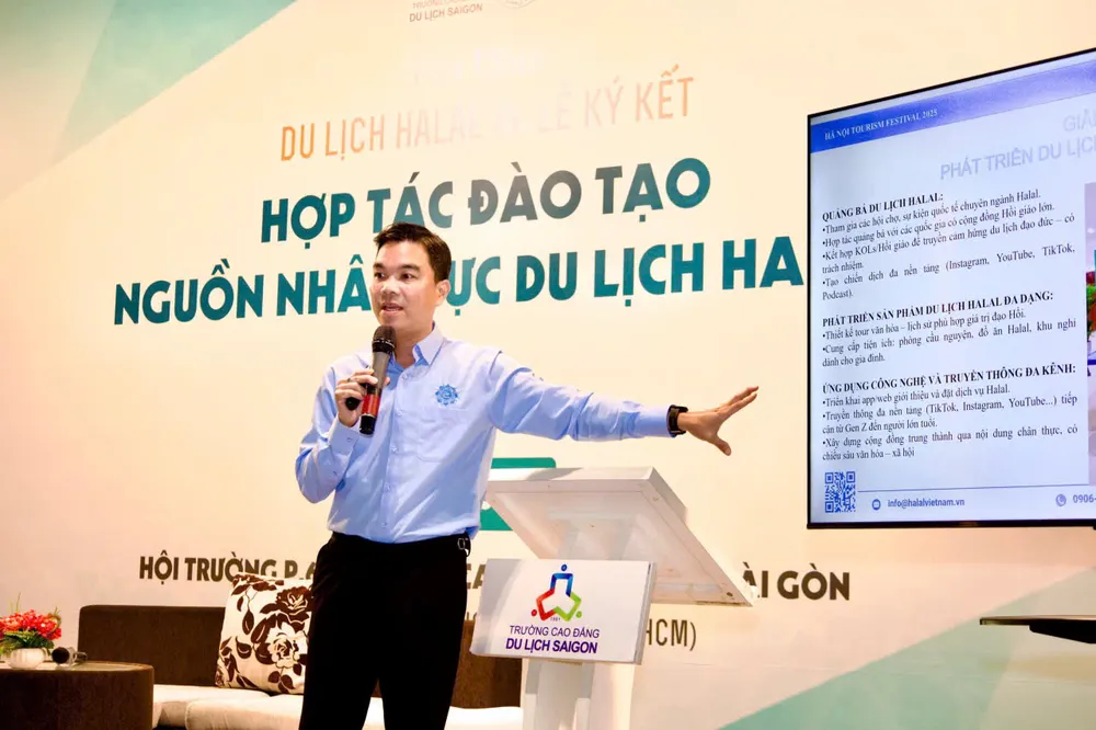 Ông Lê Khắc Hoàng Sơn, Giám đốc Phát triển dự án Halal Việt Nam trao đổi tại tọa đàm Mr Sơn.jpg