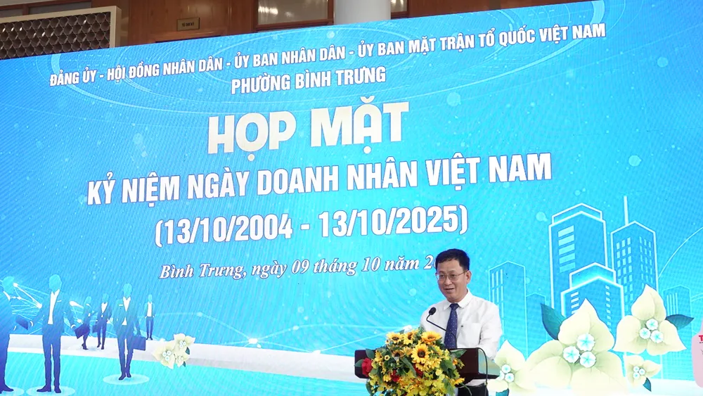 Ông Trần Quốc Trung, Bí thư Đảng ủy phường Bình Trưng, ghi nhận và tôn vinh sự đóng góp của các doanh nghiệp, doanh nhân DSC00004.JPG