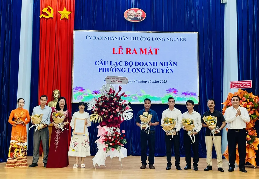 Lễ ra mắt Câu lạc bộ Doanh nhân phường Long Nguyên chiều 10-10