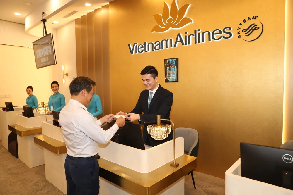 Hành khách không cần phải xếp hàng làm thủ tục. Trong ảnh, hành khách trải nghiệm dịch vụ tại Check-in Lounge Ông Đặng Anh Tuấn trải nghiệm dịch vụ Check-in Lounge.jpg