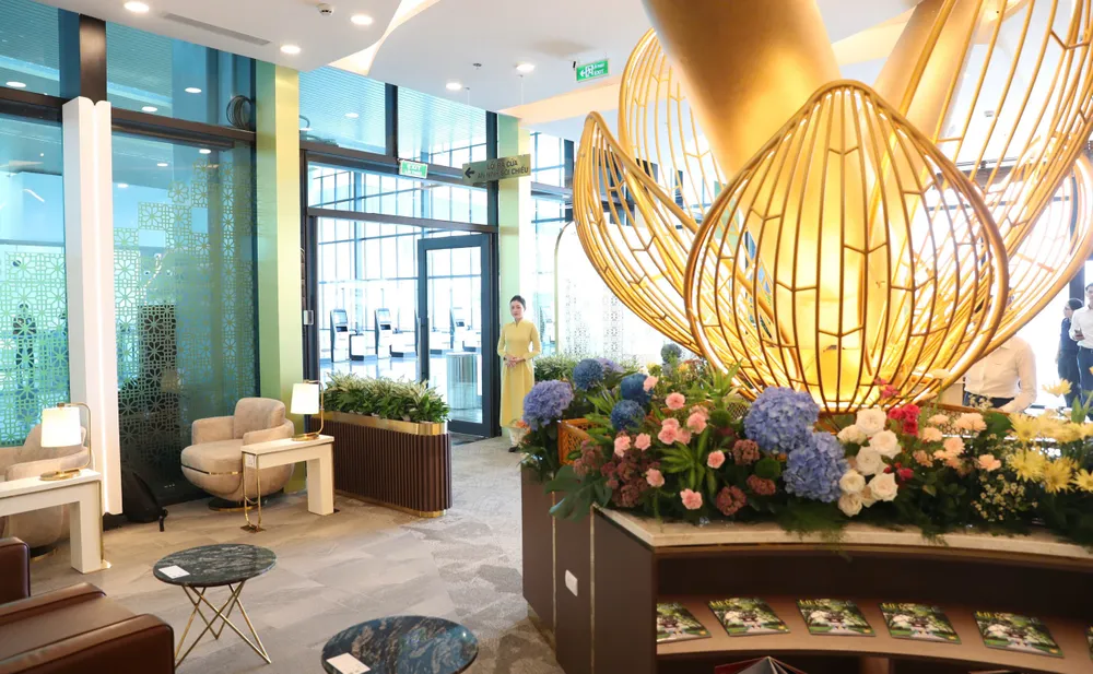 Khu vực Check-in Lounge tại nhà ga T3 sân bay Tân Sơn Nhất Từ Check-in Lounge hành khách dễ dàng di chuyển ra cửa soi chiếu an ninh.jpg