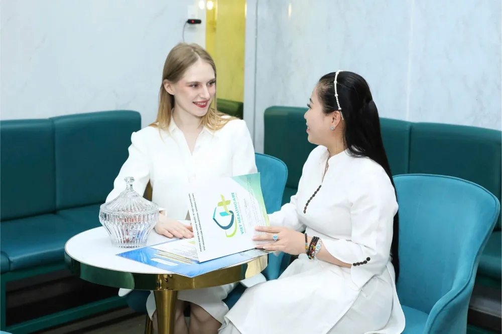 Du khách tìm hiểu về các sản phẩm chăm sóc sức khỏe trên địa bàn TPHCM Du khách tìm hiểu sp du lịch y tế.jpg