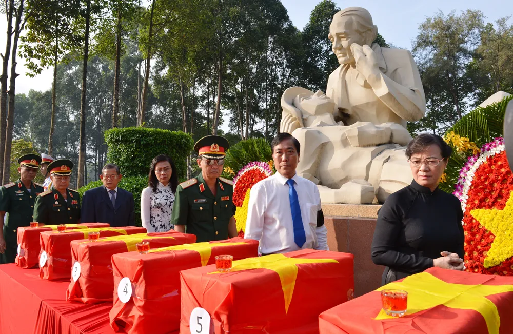 Truy điệu và an táng 6 liệt sĩ hy sinh trong Tổng tấn công và nổi dậy Xuân Mậu Thân 1968		 ảnh 3