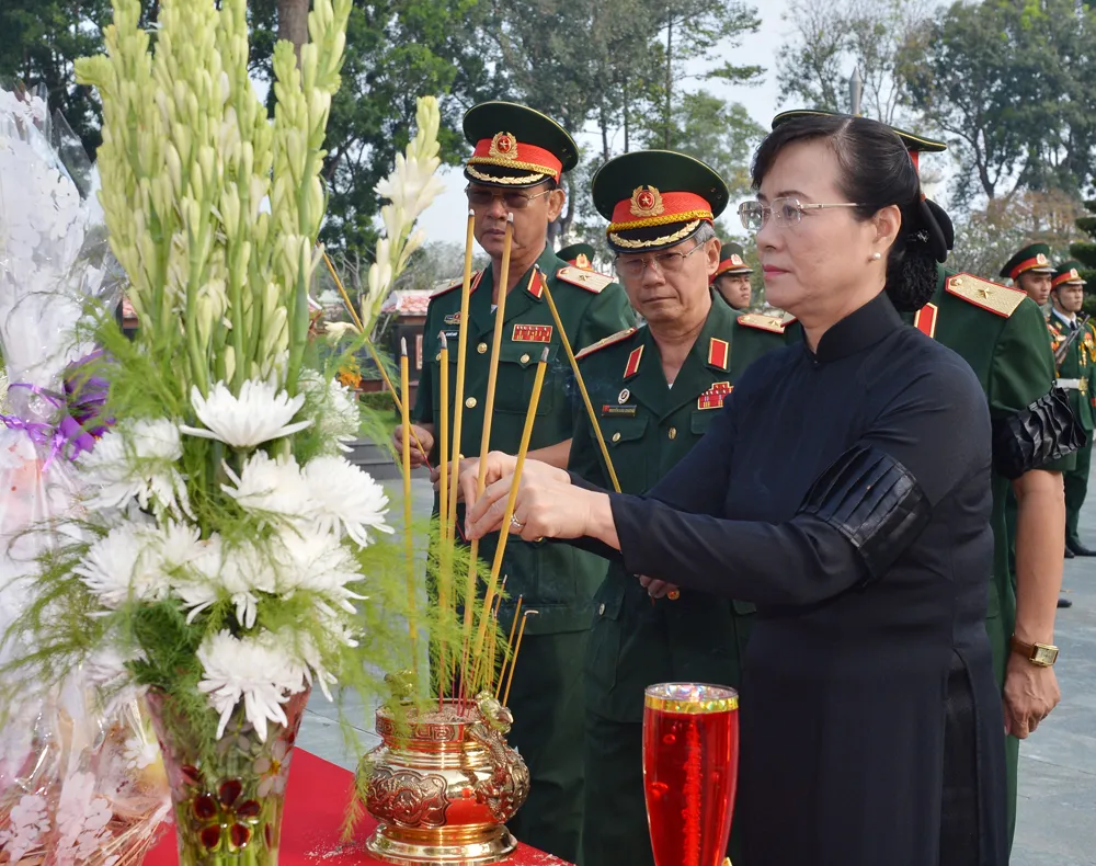 Truy điệu và an táng 6 liệt sĩ hy sinh trong Tổng tấn công và nổi dậy Xuân Mậu Thân 1968		 ảnh 2