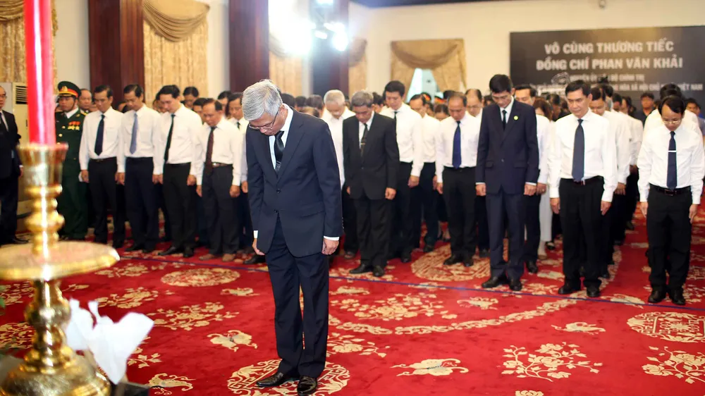 Ngày thứ hai cử hành lễ viếng nguyên Thủ tướng Phan Văn Khải ảnh 14