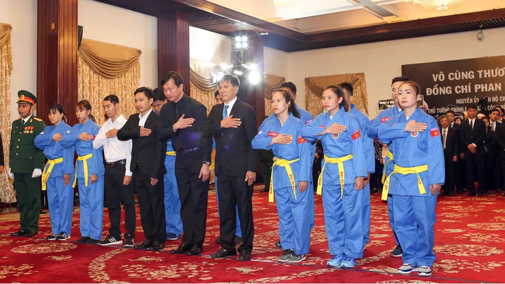 Ngày thứ hai cử hành lễ viếng nguyên Thủ tướng Phan Văn Khải ảnh 24