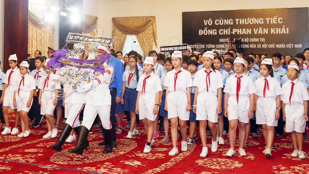 Ngày thứ hai cử hành lễ viếng nguyên Thủ tướng Phan Văn Khải ảnh 28