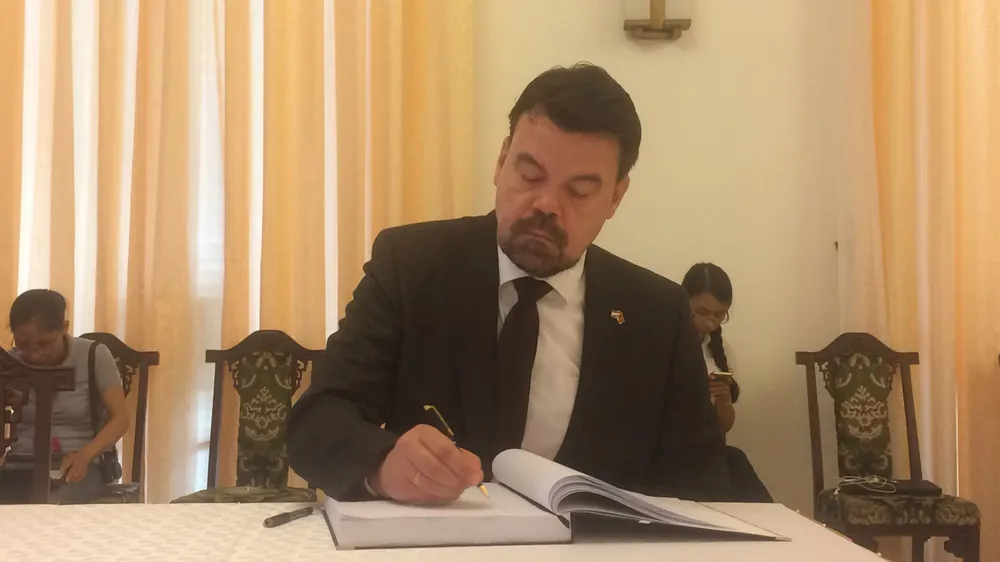 Nhiều đoàn ngoại giao đến viếng nguyên Thủ tướng Phan Văn Khải ảnh 14