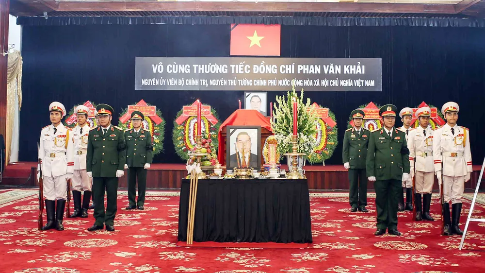 Ngày thứ hai cử hành lễ viếng nguyên Thủ tướng Phan Văn Khải ảnh 7