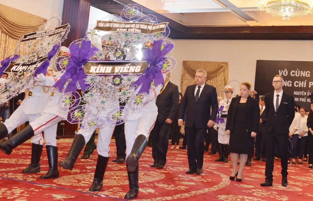 Nhiều đoàn ngoại giao đến viếng nguyên Thủ tướng Phan Văn Khải ảnh 1