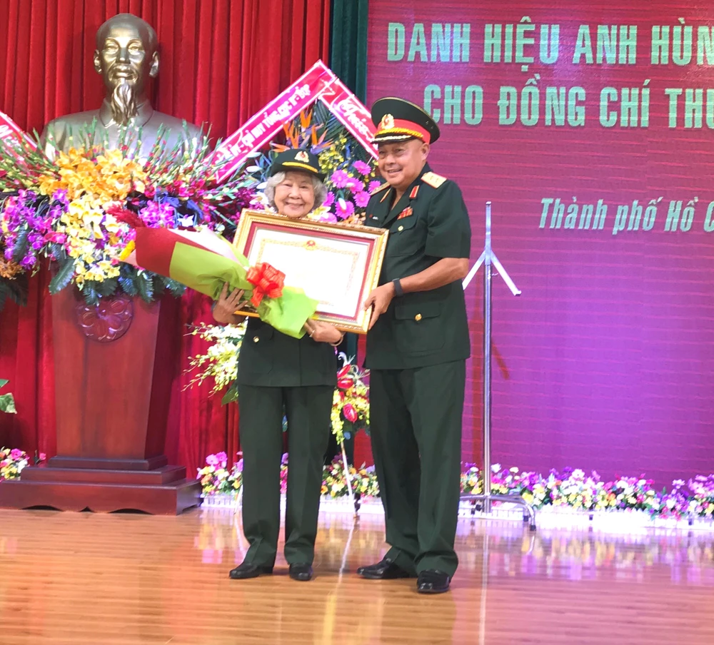 Giao thông viên bí mật được tặng danh hiệu Anh hùng LLVT nhân dân ảnh 1 Giao thông viên bí mật được tặng danh hiệu Anh hùng LLVT nhân dân ảnh 1