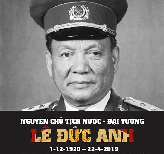 Không mang theo vòng hoa khi đến viếng nguyên Chủ tịch nước, Đại tướng Lê Đức Anh tại TPHCM