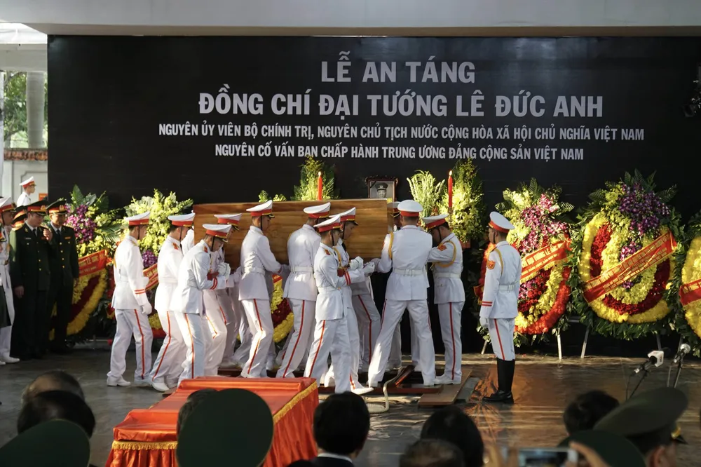 Lễ an táng nguyên Chủ tịch nước Lê Đức Anh  ảnh 2