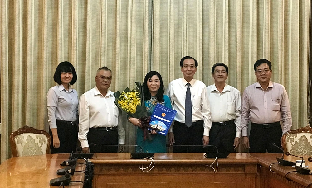 Bà Lê Thị Anh Thư làm Phó Chủ tịch UBND huyện Nhà Bè ảnh 1 Bà Lê Thị Anh Thư làm Phó Chủ tịch UBND huyện Nhà Bè ảnh 1