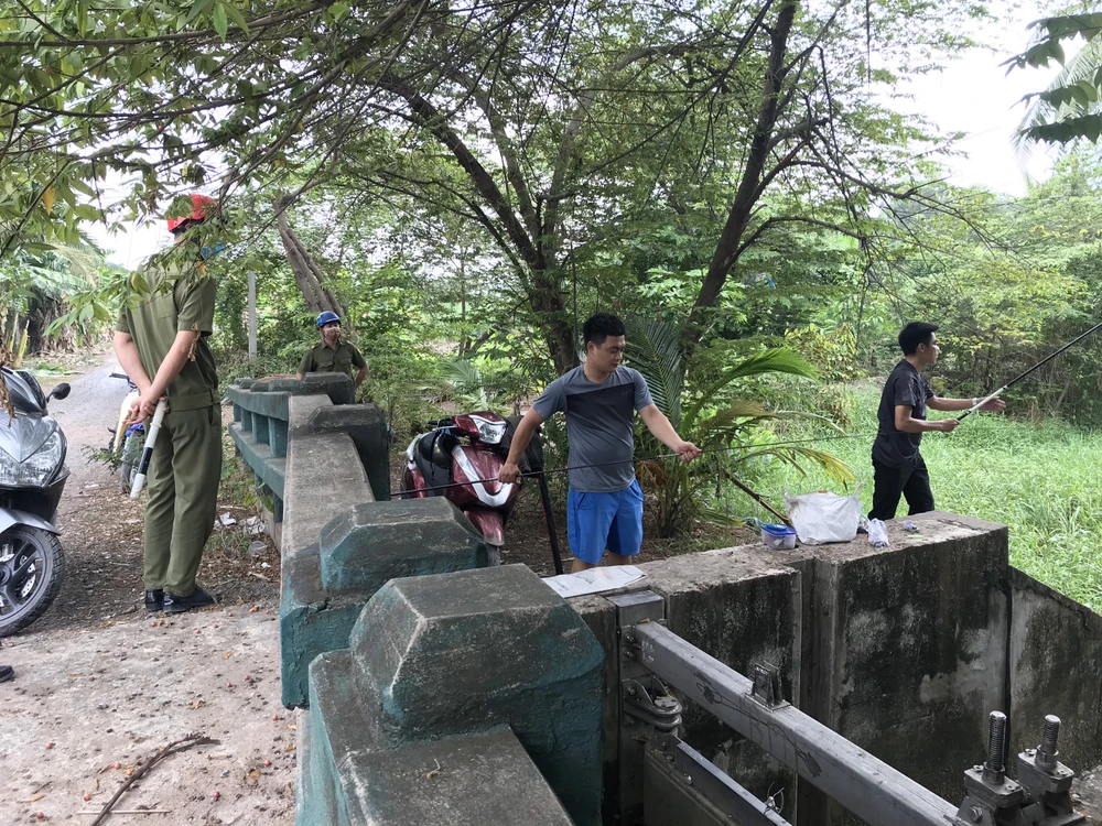 Huyện Củ Chi phạt hơn 2.200 trường hợp vi phạm quy định phòng chống dịch Covid-19 ảnh 2 Huyện Củ Chi phạt hơn 2.200 trường hợp vi phạm quy định phòng chống dịch Covid-19 ảnh 2