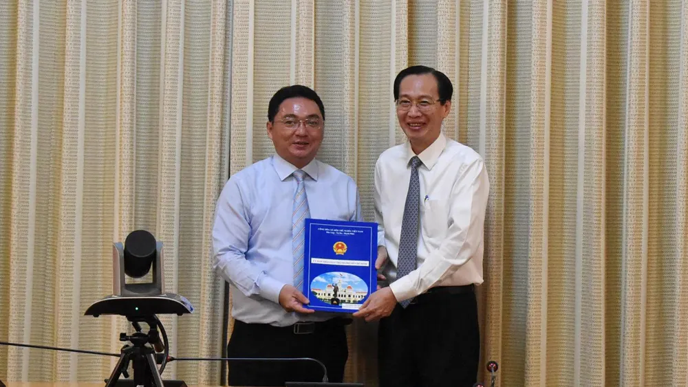 Chủ tịch UBND quận 8 Trần Quang Thảo nhận nhiệm vụ mới ảnh 3 Chủ tịch UBND quận 8 Trần Quang Thảo nhận nhiệm vụ mới ảnh 3