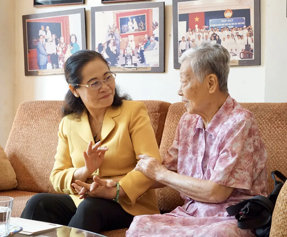 Chủ tịch HĐND TPHCM Nguyễn Thị Lệ thăm, chúc tết các đơn vị, cá nhân ảnh 4