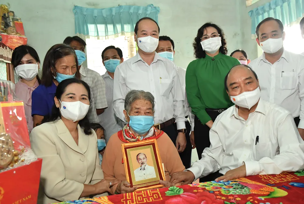 Cử tri vùng đất cách mạng vui mừng được gặp mặt, nói chuyện trực tiếp với Chủ tịch nước ảnh 4 Cử tri vùng đất cách mạng vui mừng được gặp mặt, nói chuyện trực tiếp với Chủ tịch nước ảnh 4