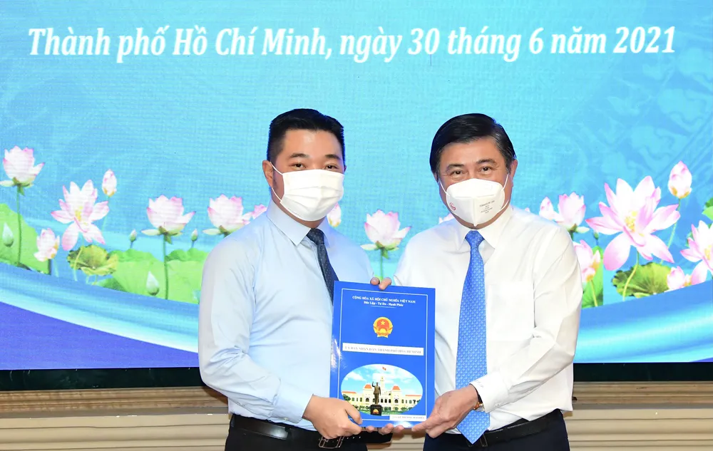 Đồng chí Lê Đức Thanh làm Chủ tịch UBND quận 1, Nguyễn Thị Thu Hường làm Chủ tịch UBND quận 10 ảnh 4