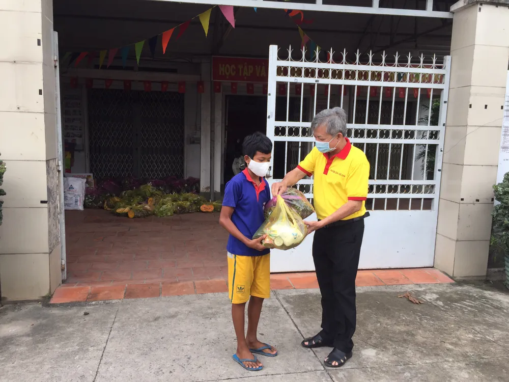 17 chuyến xe Chia sẻ yêu thương ở quê hương Đất thép  ảnh 4 17 chuyến xe Chia sẻ yêu thương ở quê hương Đất thép  ảnh 4