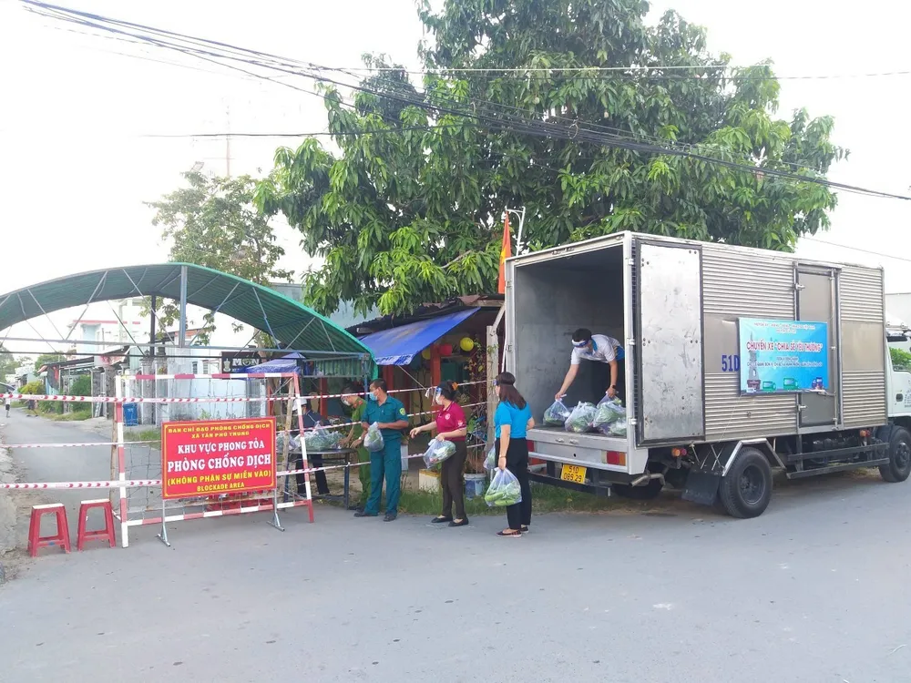 17 chuyến xe Chia sẻ yêu thương ở quê hương Đất thép  ảnh 1 17 chuyến xe Chia sẻ yêu thương ở quê hương Đất thép  ảnh 1